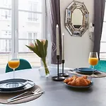 Madeleine - Opera City Apartment